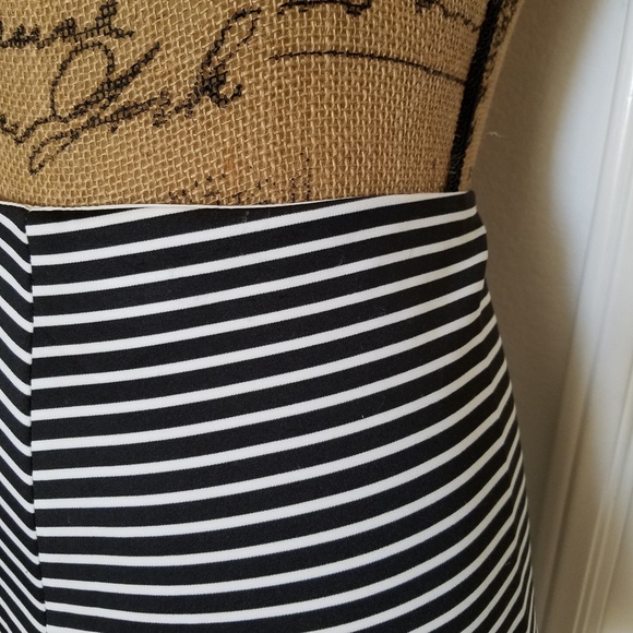 necessary objects  black and white striped scalloped edge skirt Med circle NWT - Picture 6 of 7